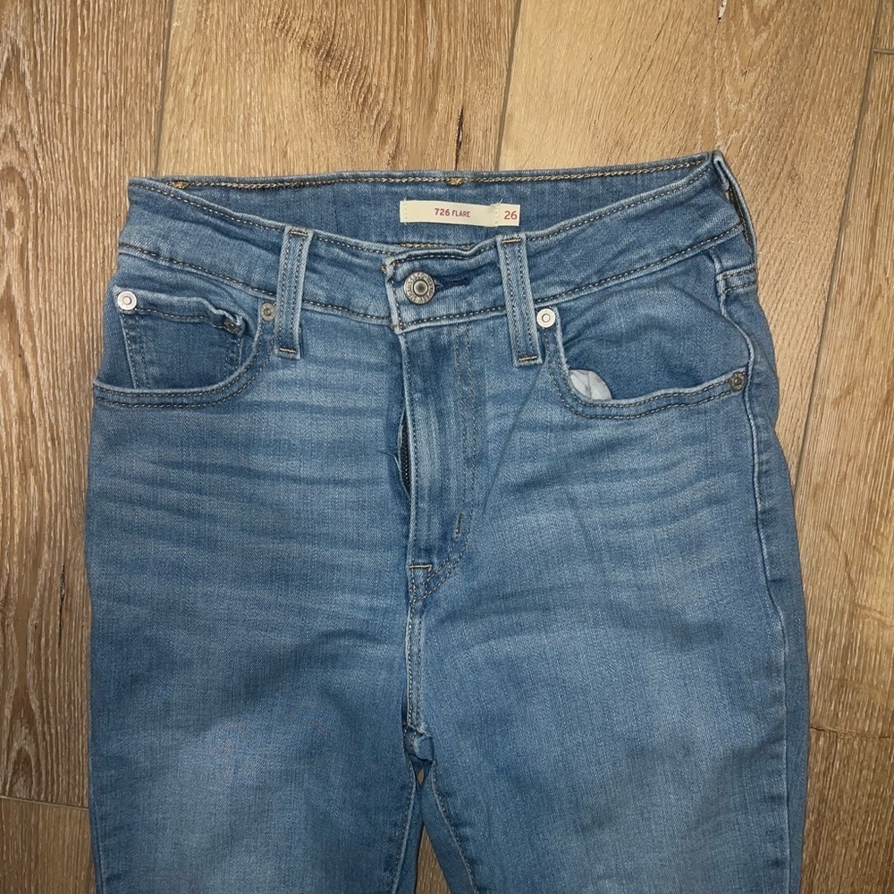 Women’s Levi’s 726 High Rise Flare Light Blue Distressed Jeans Size 26 - Picture 12 of 14